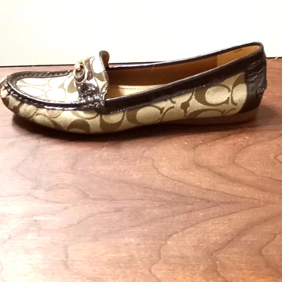 Really cute Coach shoes. I have a narrow foot and they don’t fit to my liking. - Picture 4 of 4
